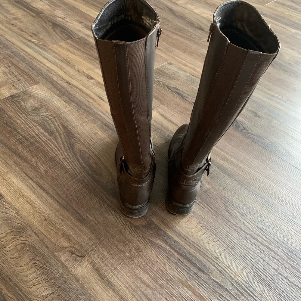 Clark’s women’s boots size 9